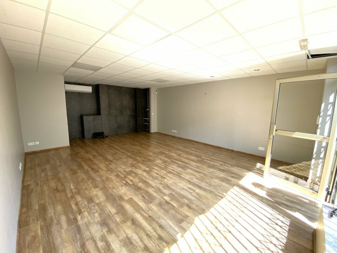 Photo 2 – vente Locaux commerciaux	CARROS (06510)