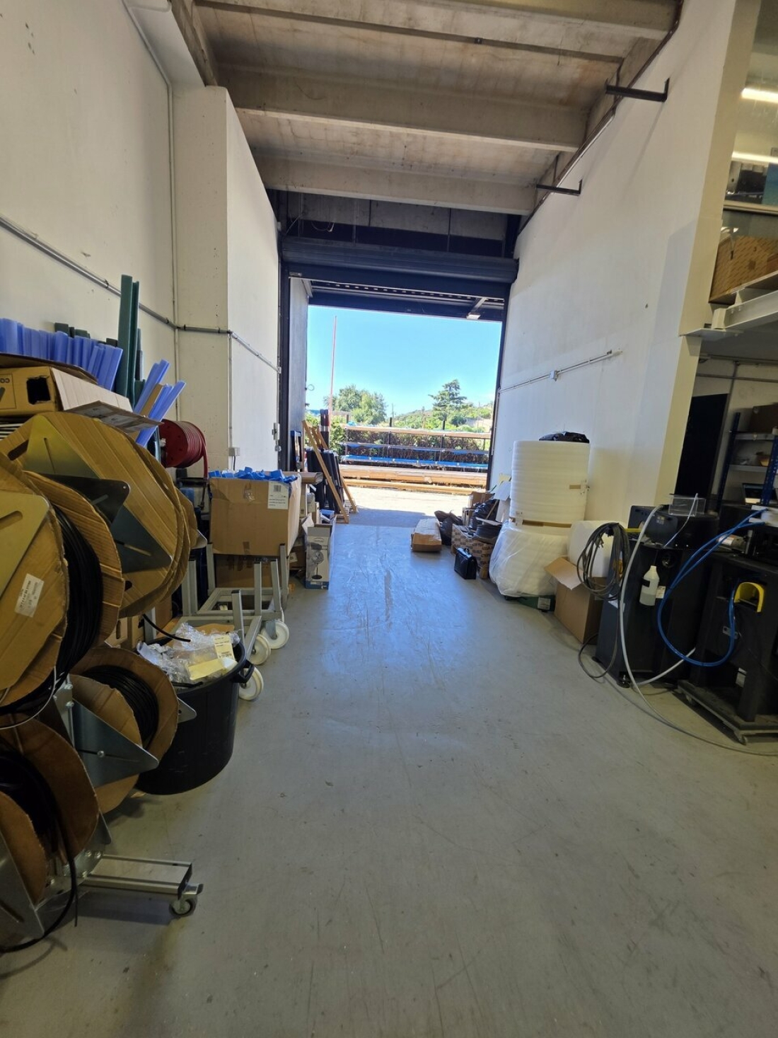 Photo 3 – location Entrepôts / activités	SAINT LAURENT DU VAR (06700)