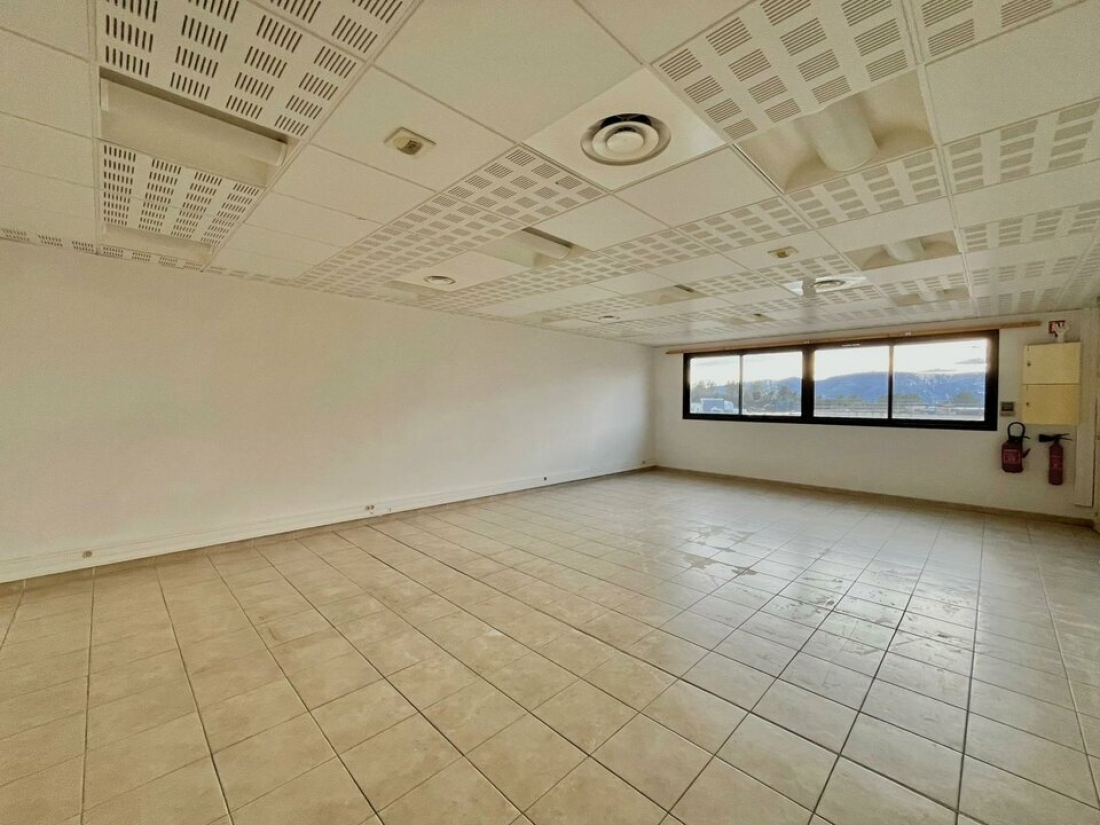 Photo 1 – vente bureaux	MOUANS SARTOUX (06370)