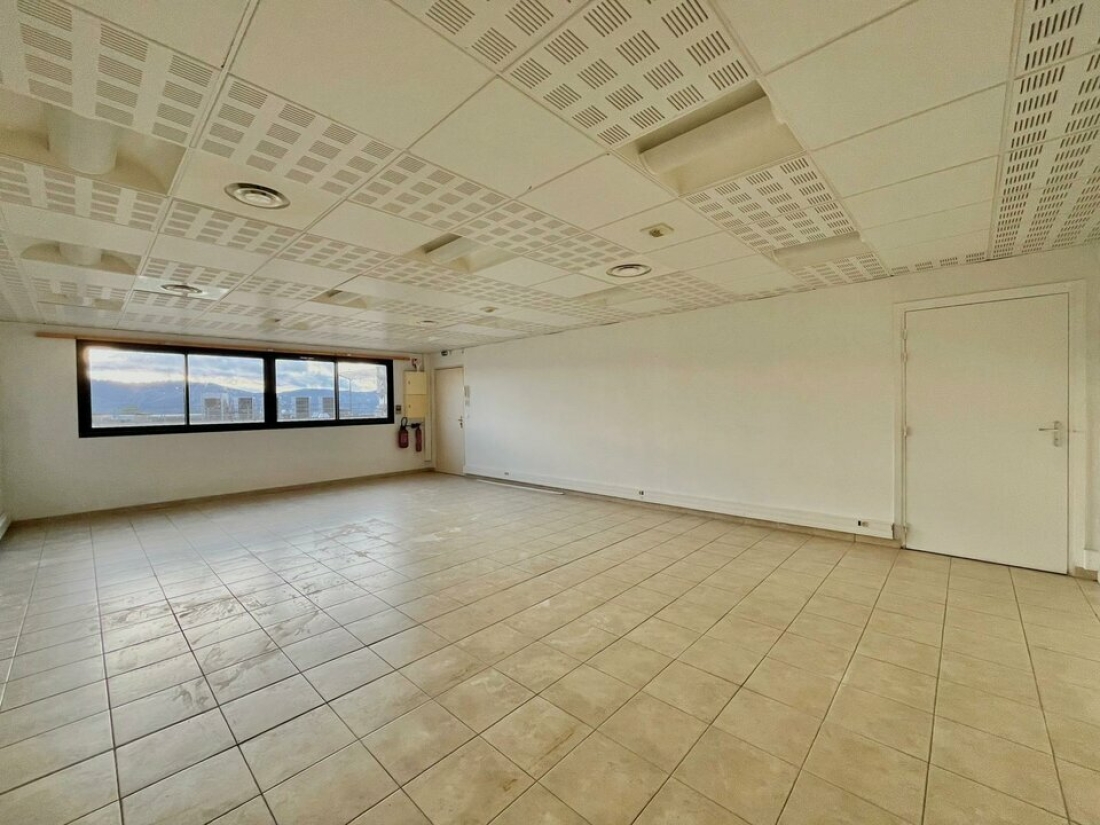 Photo 2 – vente bureaux	MOUANS SARTOUX (06370)