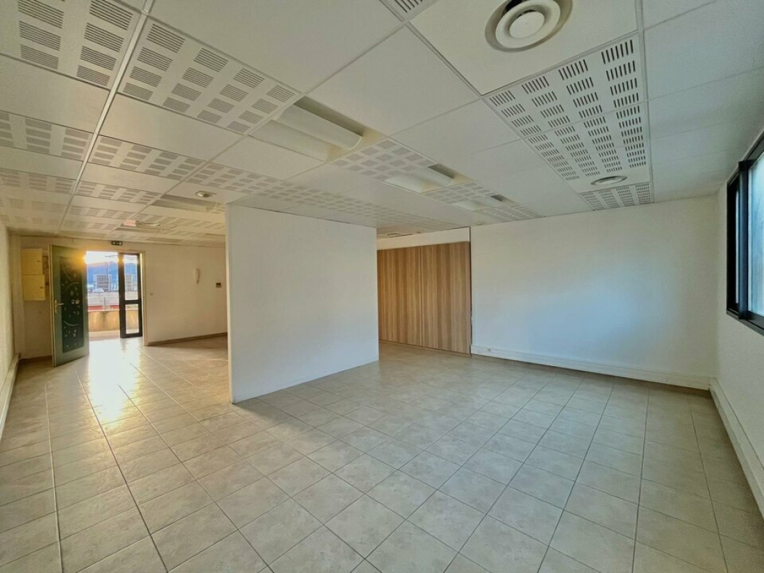 Photo 2 – vente bureaux	MOUANS SARTOUX (06370)