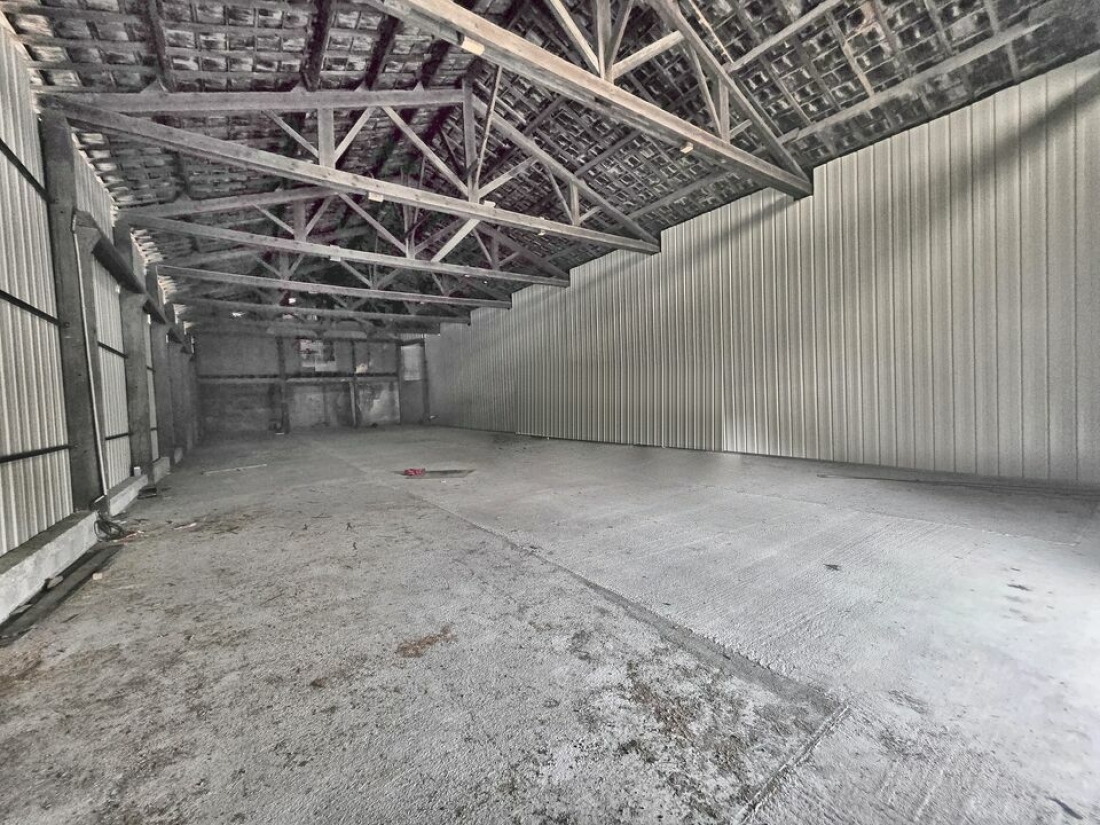 Photo 2 – location Entrepôts / activités	CASTAGNIERS (06670)