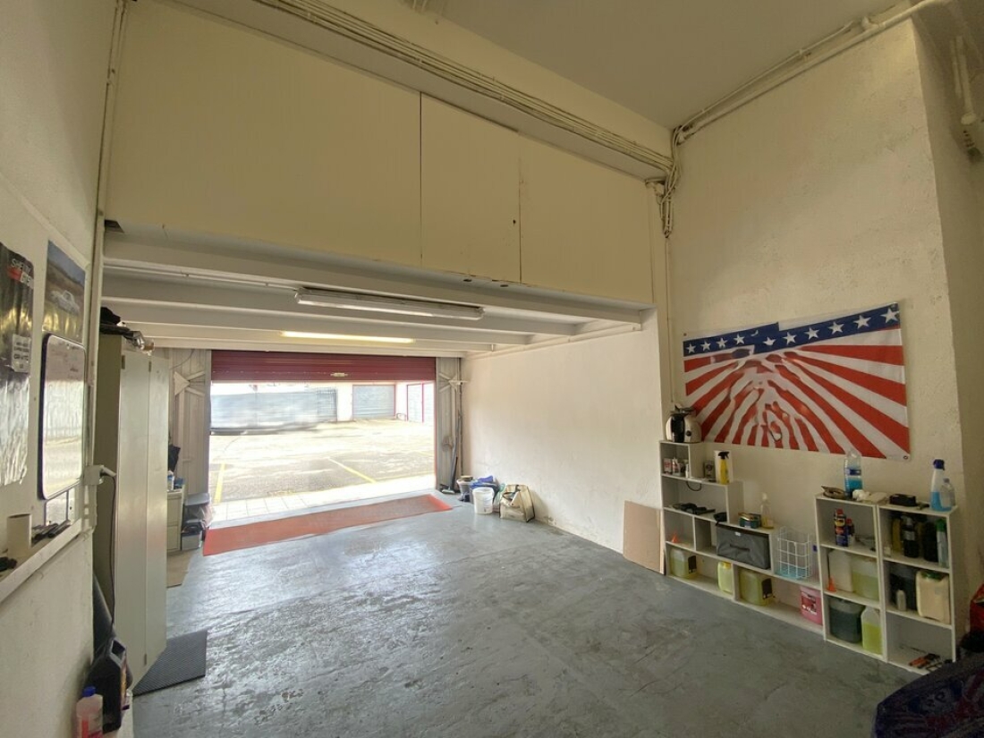 Photo 2 – location Entrepôts / activités	CAGNES SUR MER (06800)