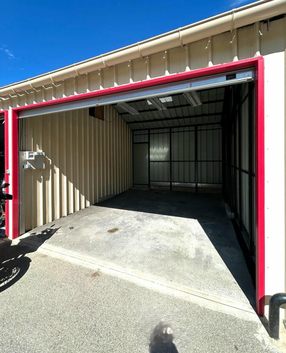 Photo 3 – location Entrepôts / activités	CAGNES SUR MER (06800)
