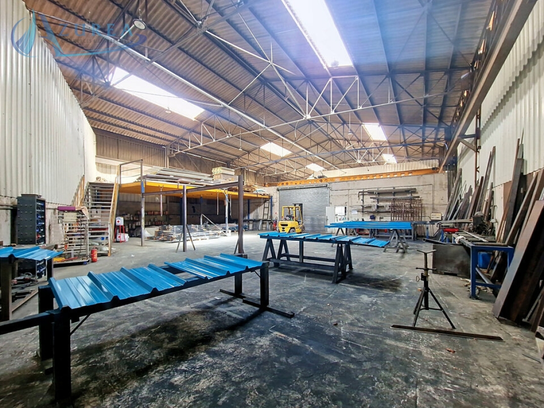 Photo 8 – location Entrepôts / activités	CASTAGNIERS (06670)
