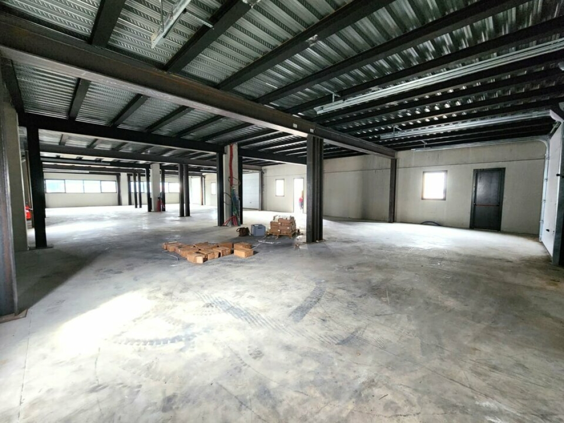 Photo 3 – location Entrepôts / activités	TOURRETTES (83440)
