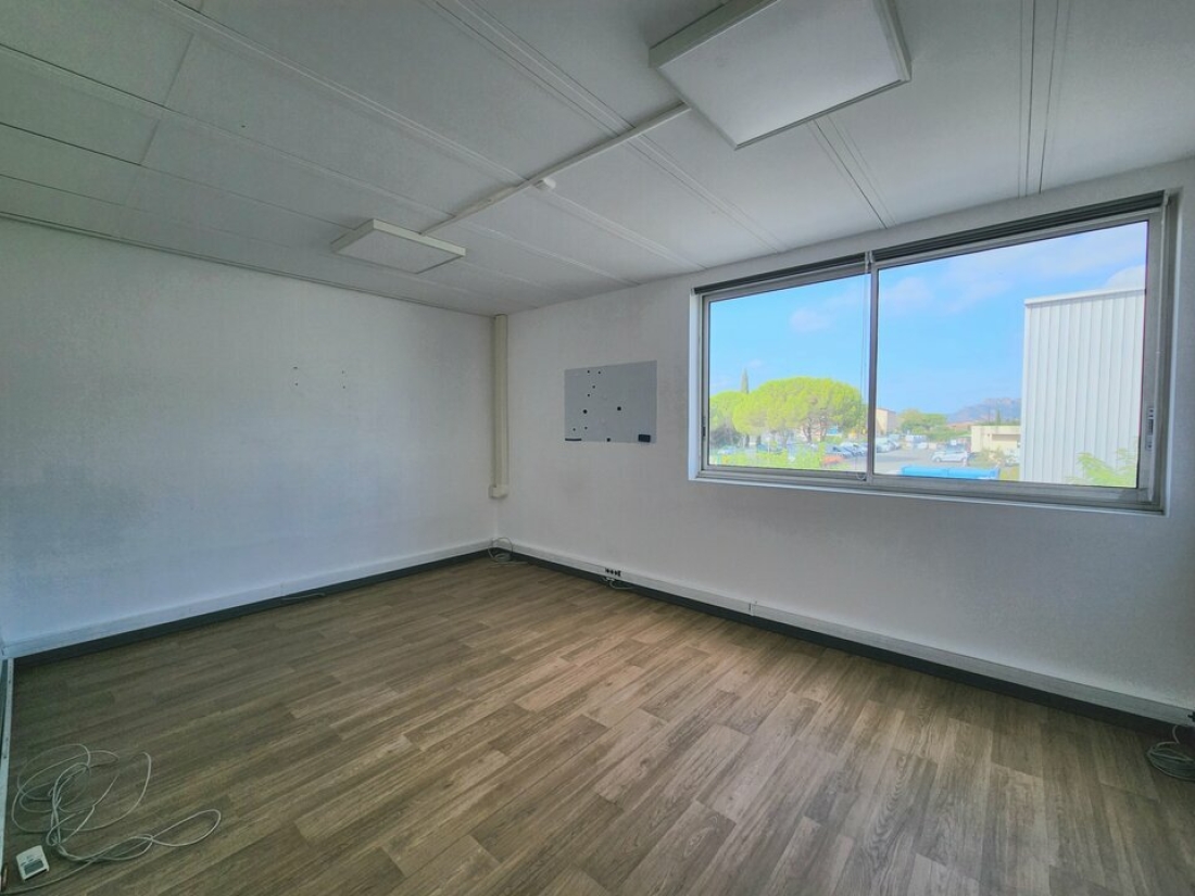Photo 2 – location bureaux	PUGET SUR ARGENS (83480)