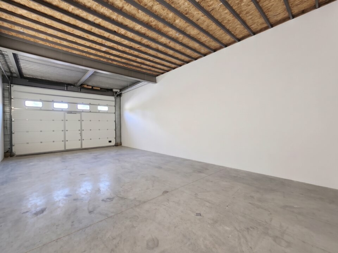 Photo 1 – location Entrepôts / activités	ROQUEBRUNE SUR ARGENS (83520)