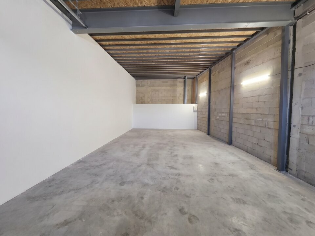 Photo 4 – location Entrepôts / activités	ROQUEBRUNE SUR ARGENS (83520)