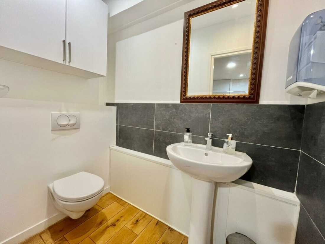 Photo 5 – vente bureaux	SAINT LAURENT DU VAR (06700)