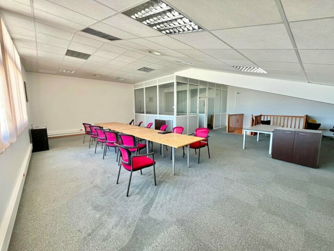 Photo 2 – location bureaux	PUGET SUR ARGENS (83480)