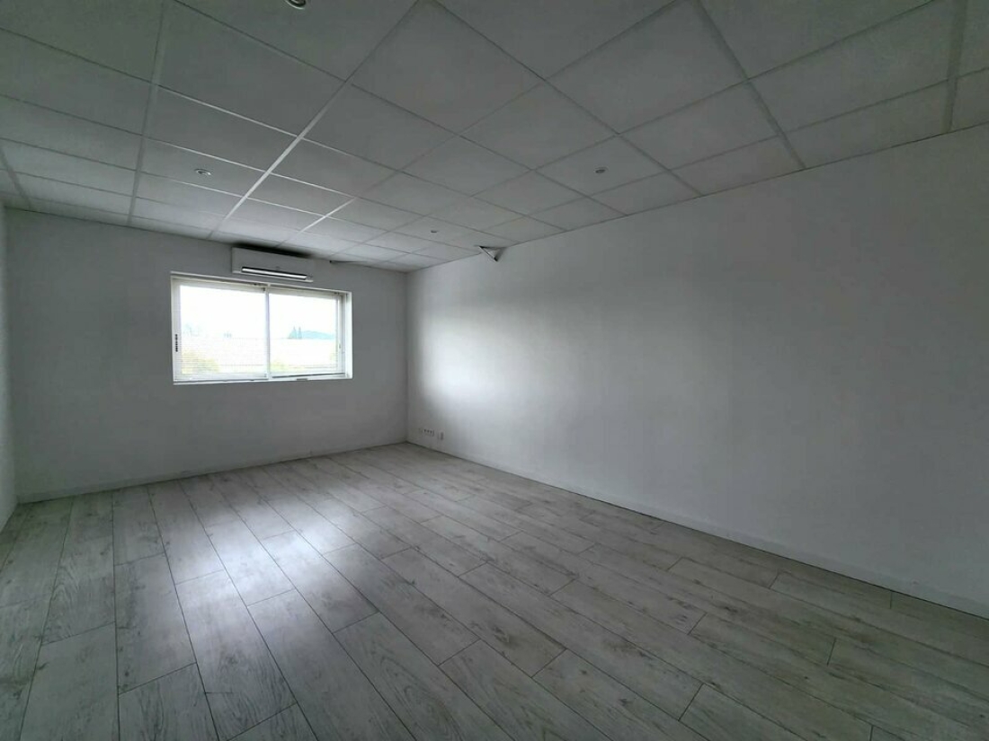 Photo 5 – vente Entrepôts / activités	LE MUY (83490)