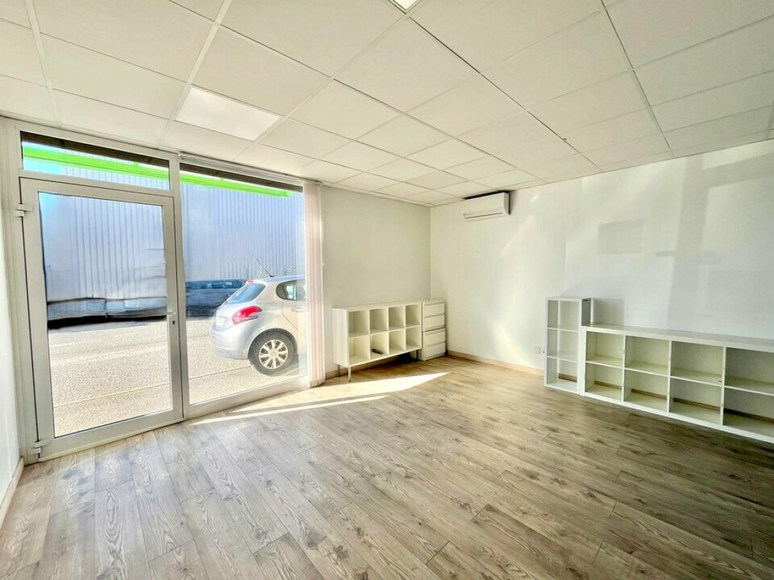 Photo 2 – location Locaux commerciaux	PUGET SUR ARGENS (83480)