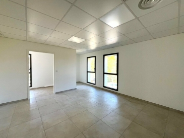 Photo 1 – vente bureaux	LORGUES (83510)