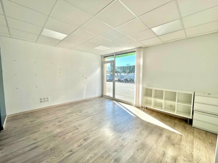Photo 1 – location Locaux commerciaux	PUGET SUR ARGENS (83480)