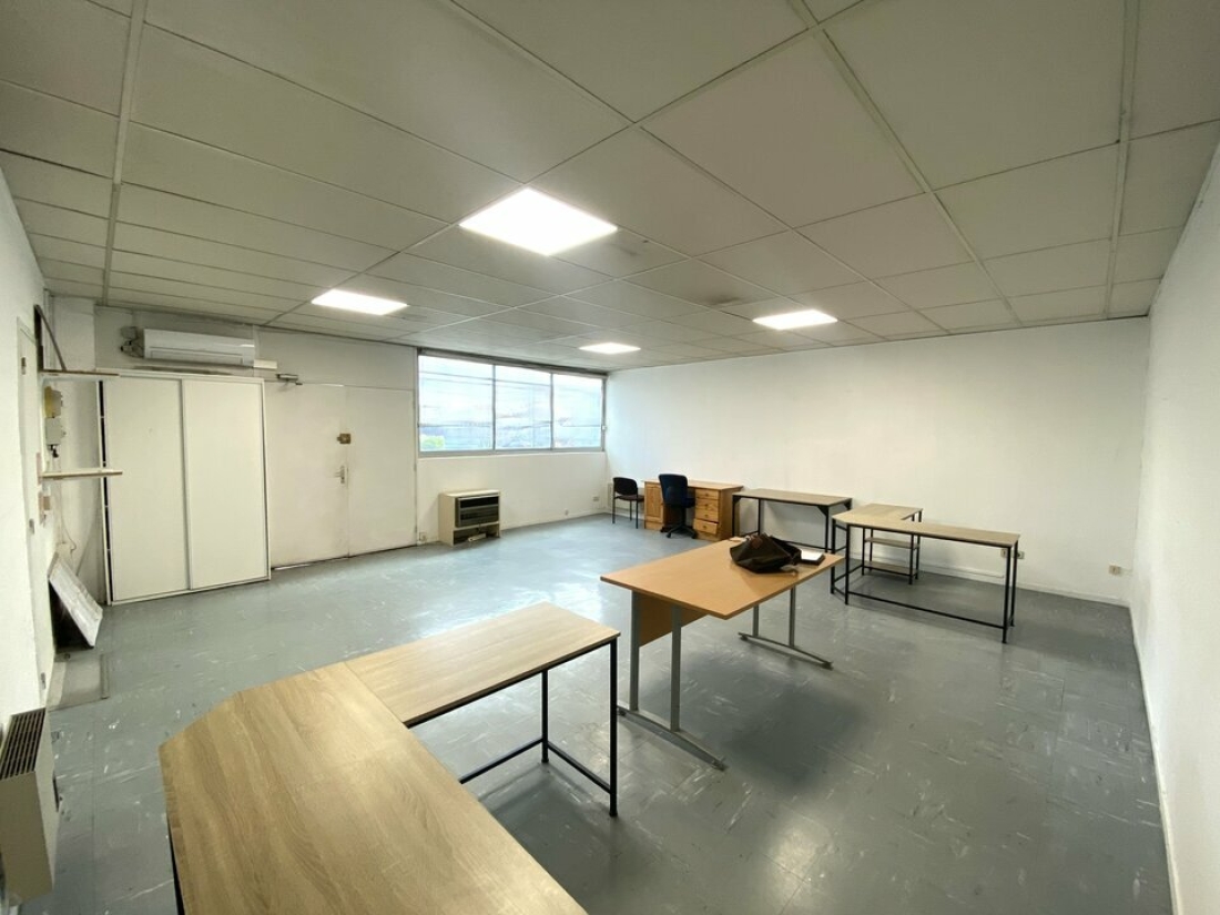 Photo 1 – location Entrepôts / activités	CARROS (06510)