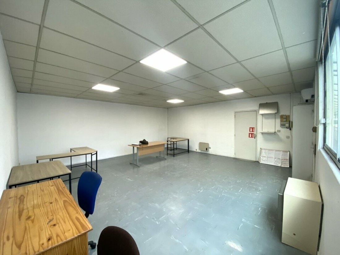 Photo 2 – location Entrepôts / activités	CARROS (06510)