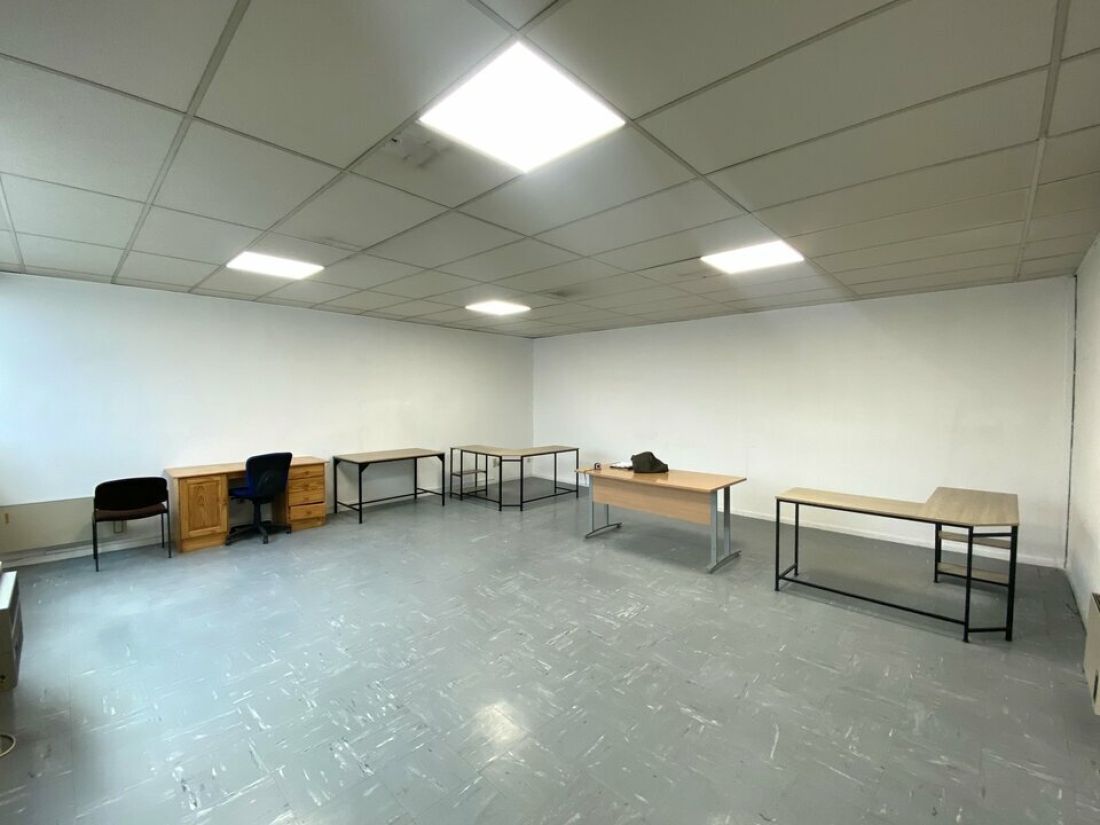 Photo 3 – location Entrepôts / activités	CARROS (06510)