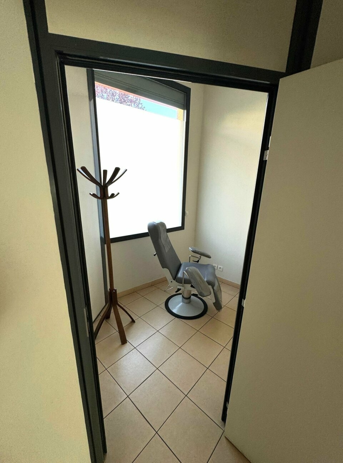 Photo 4 – location Locaux commerciaux	SAINT LAURENT DU VAR (06700)