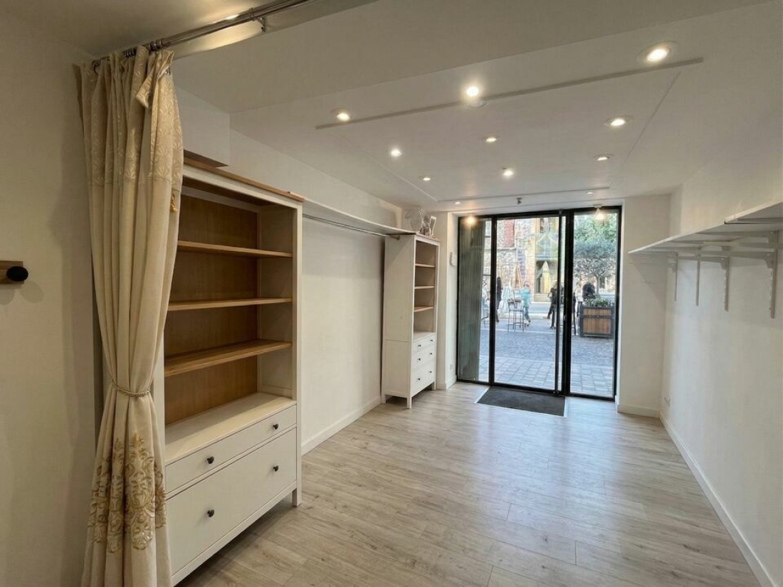 Photo 2 – location Locaux commerciaux	FREJUS (83600)
