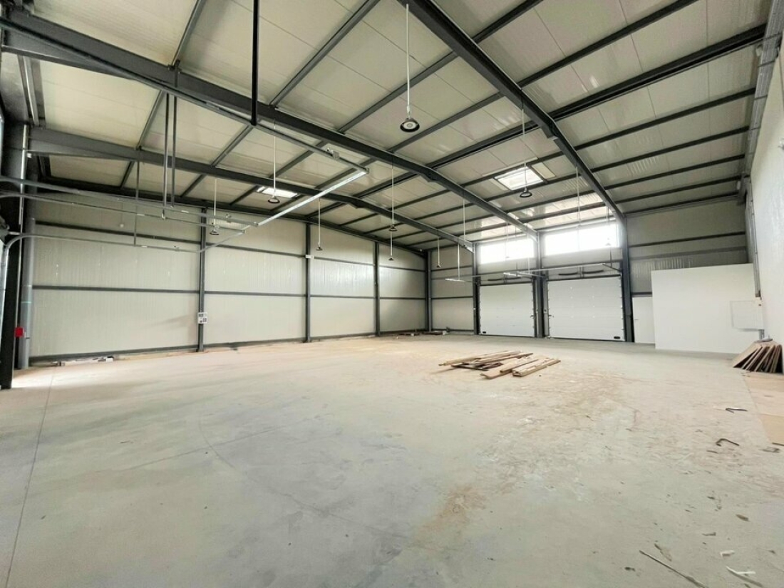 Photo 2 – vente Entrepôts / activités	LES ARCS (83460)