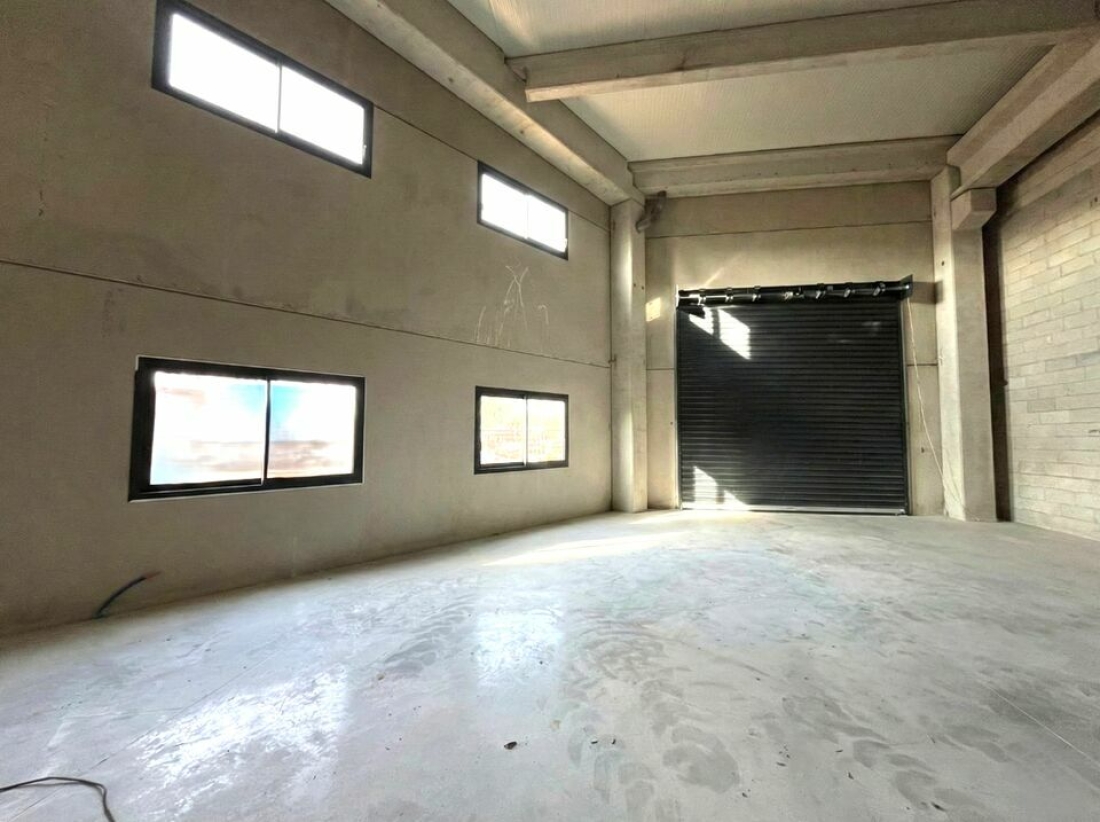 Photo 2 – location Entrepôts / activités	MONTAUROUX (83440)