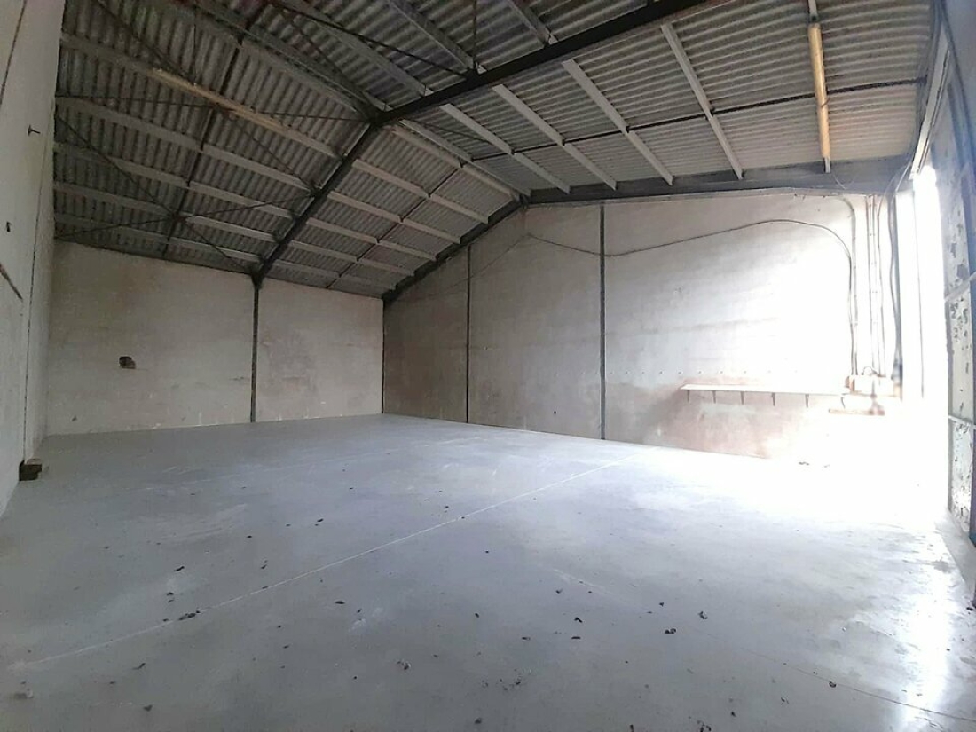 Photo 1 – location Entrepôts / activités	LE CANNET DES MAURES (83340)