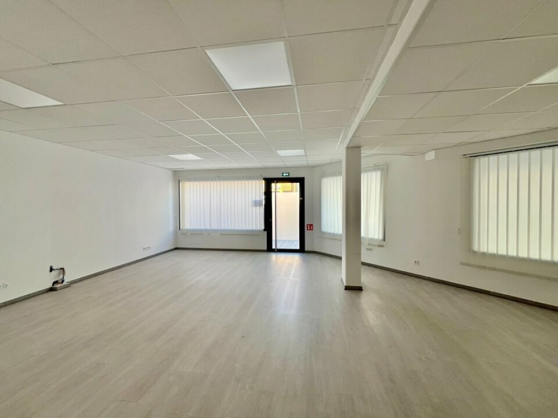Photo 4 – location Locaux commerciaux	SAINT LAURENT DU VAR (06700)