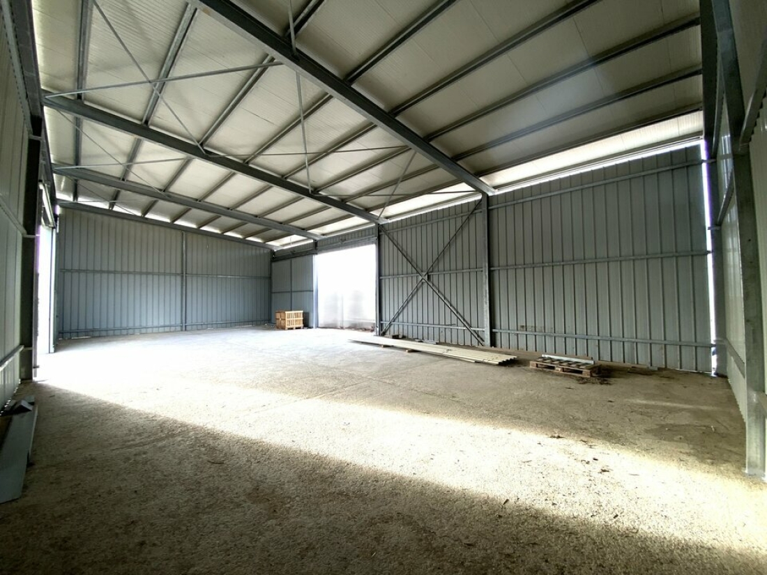 Photo 2 – location Entrepôts / activités	LA ROQUETTE-SUR-SIAGNE (06550)