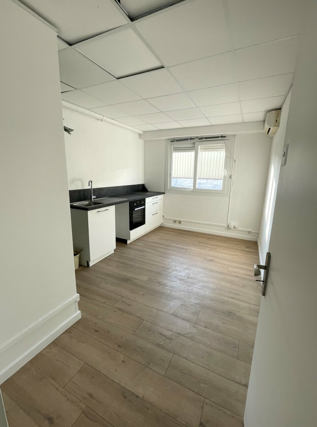 Photo 3 – location bureaux	SAINT LAURENT DU VAR (06700)