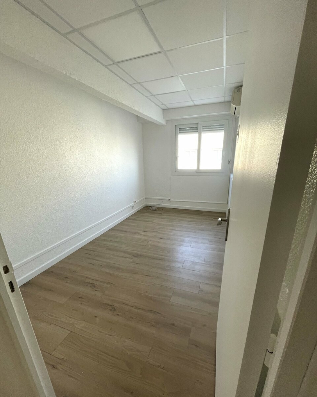 Photo 2 – location bureaux	SAINT LAURENT DU VAR (06700)