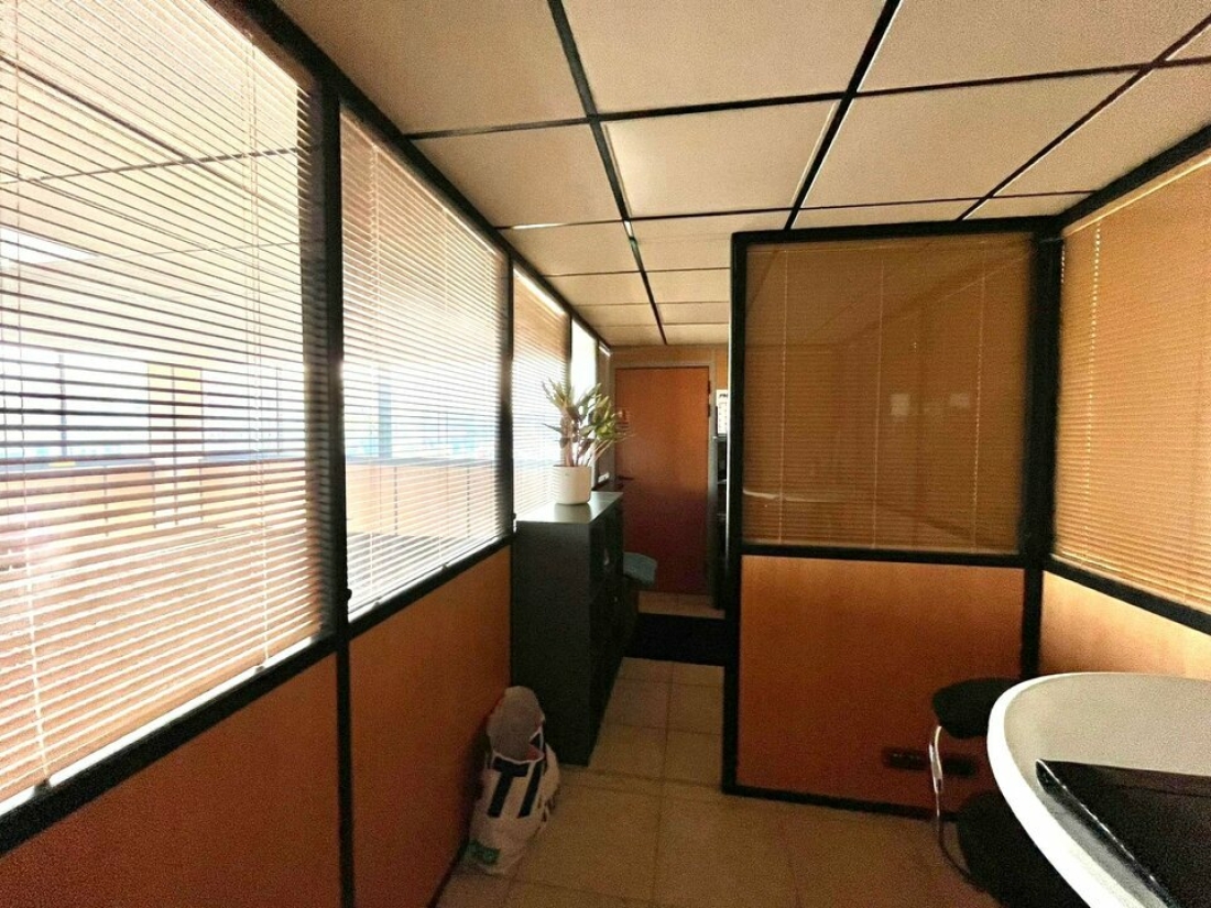 Photo 5 – location bureaux	PUGET SUR ARGENS (83480)
