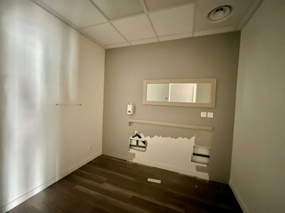 Photo 4 – location Locaux commerciaux	ROQUEBRUNE SUR ARGENS (83520)