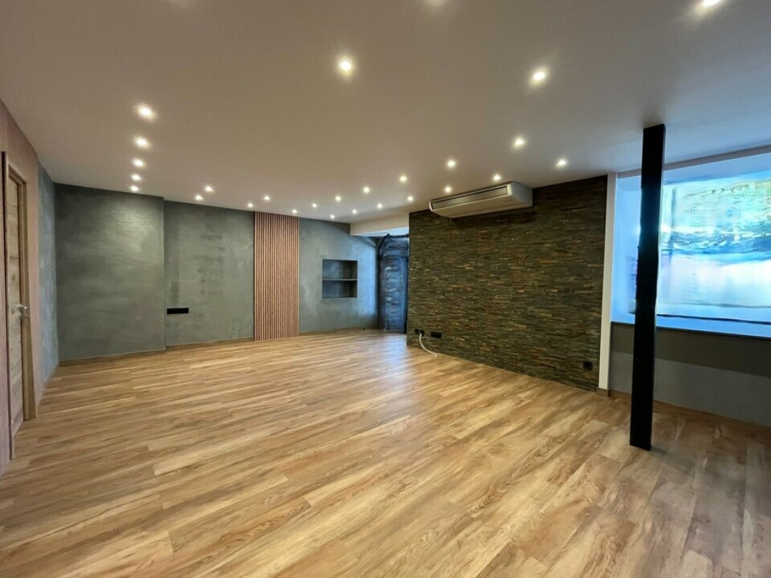 Photo 1 – location Locaux commerciaux	 (06560)