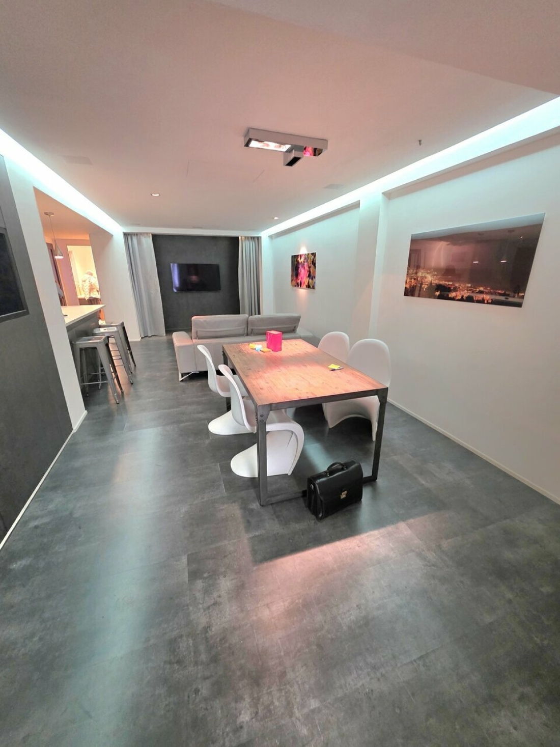 Photo 9 – location Entrepôts / activités	SAINT LAURENT DU VAR (06700)