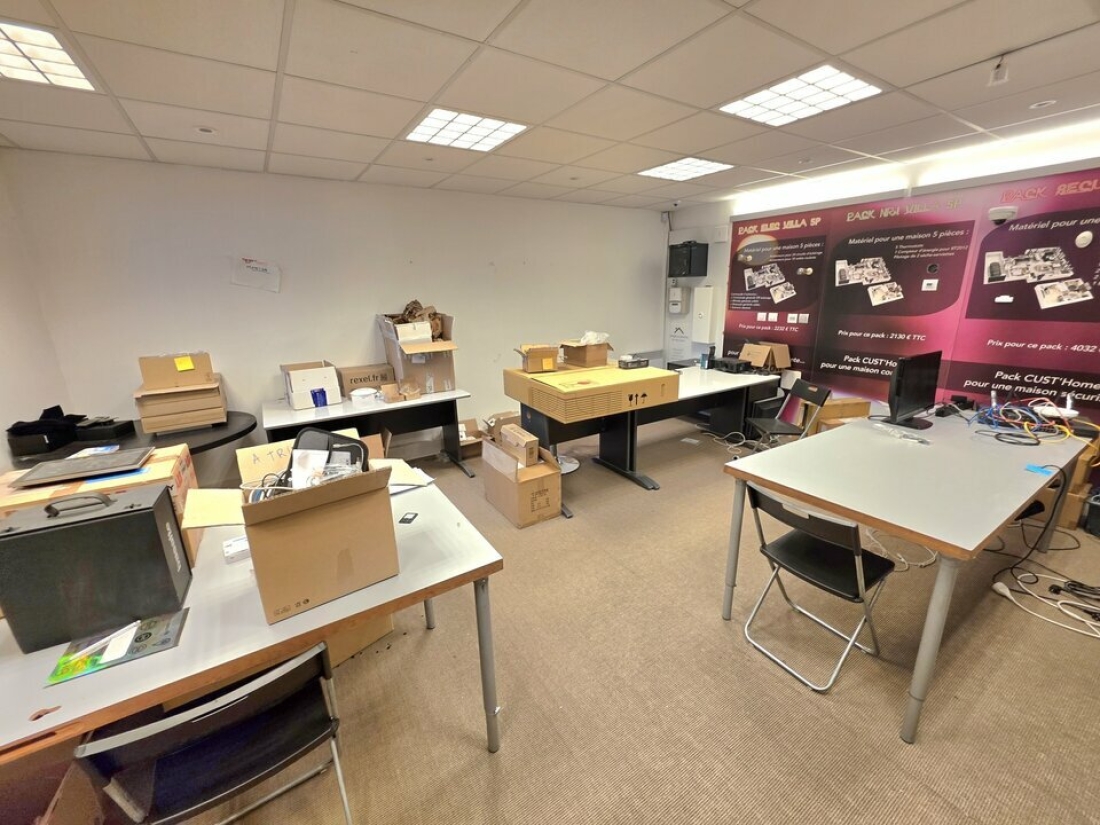 Photo 1 – location Entrepôts / activités	SAINT LAURENT DU VAR (06700)