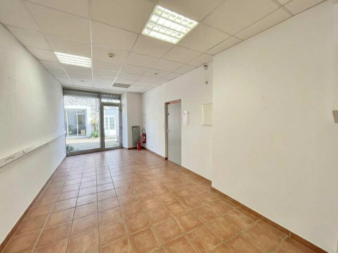 Photo 1 – location Locaux commerciaux	TRANS EN PROVENCE (83720)