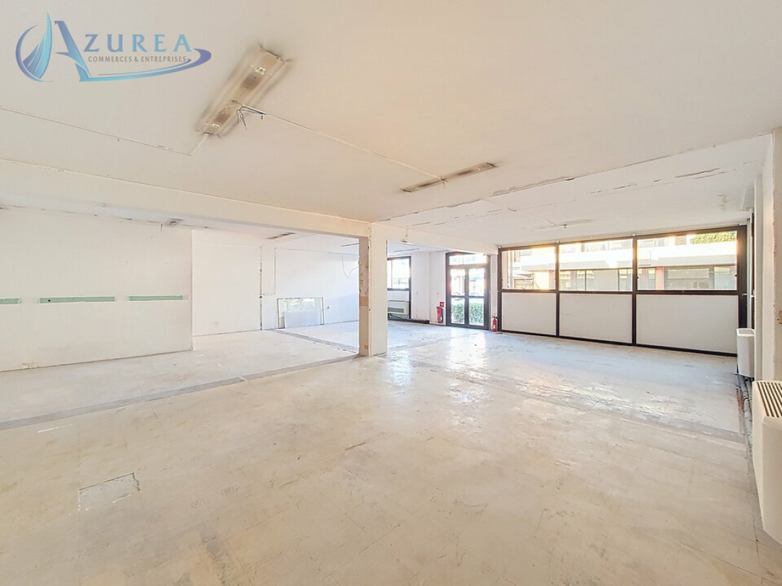 Photo 2 – location Locaux commerciaux	SAINT LAURENT DU VAR (06700)