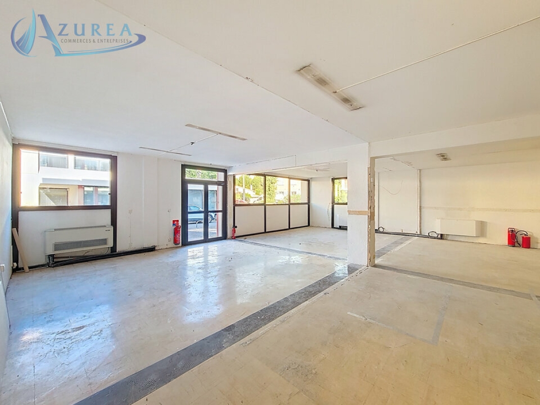 Photo 1 – location Locaux commerciaux	SAINT LAURENT DU VAR (06700)