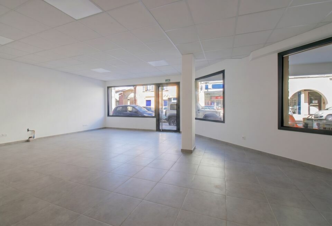 Photo 2 – location Locaux commerciaux	SAINT LAURENT DU VAR (06700)