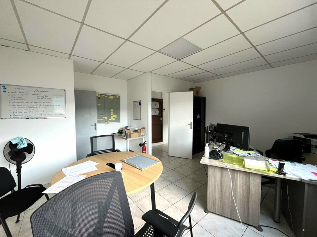 Photo 7 – location Entrepôts / activités	SAINT MAXIMIN LA SAINTE BAUME (83470)