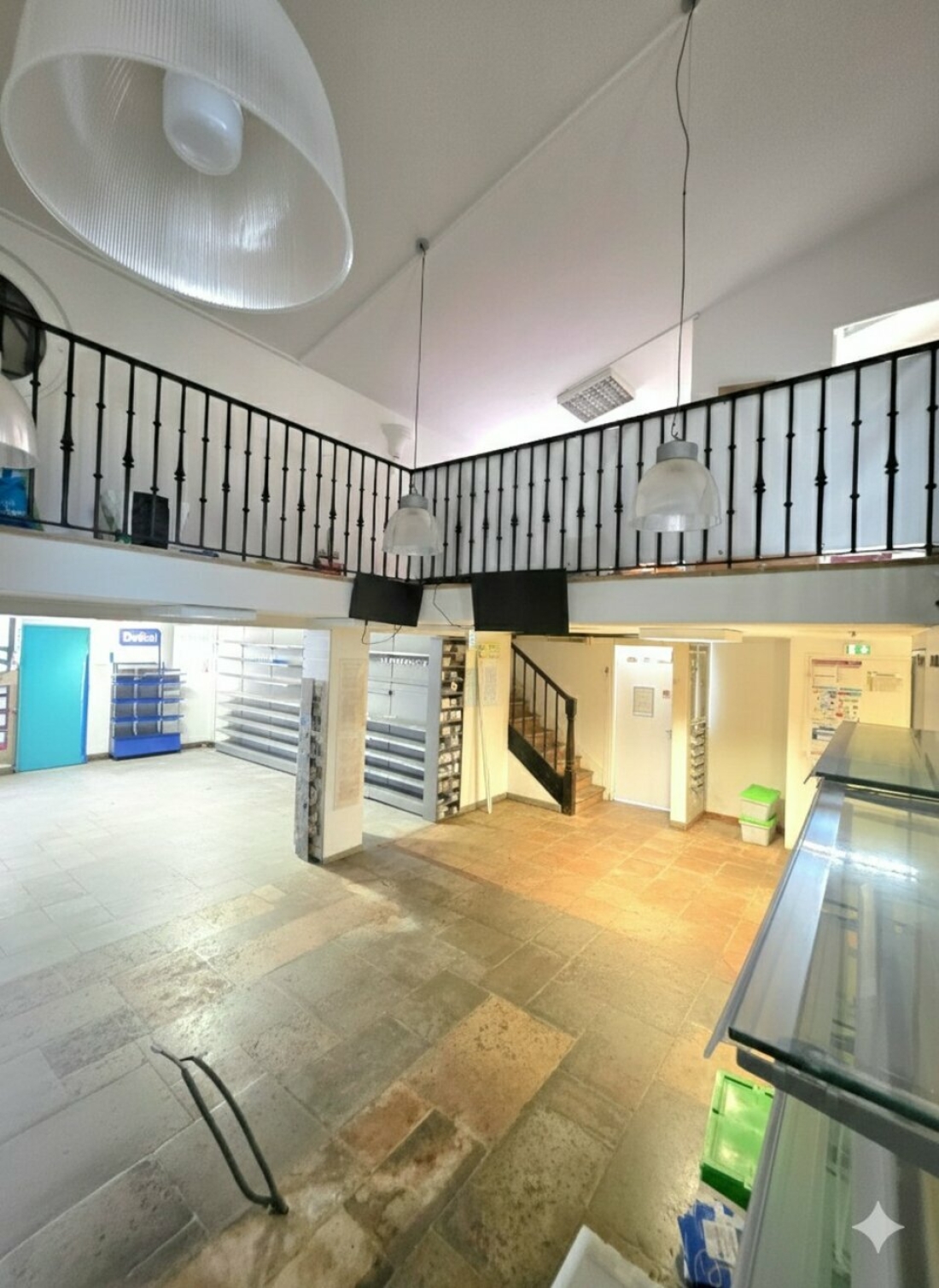 Photo 2 – location Locaux commerciaux	BIOT (06410)