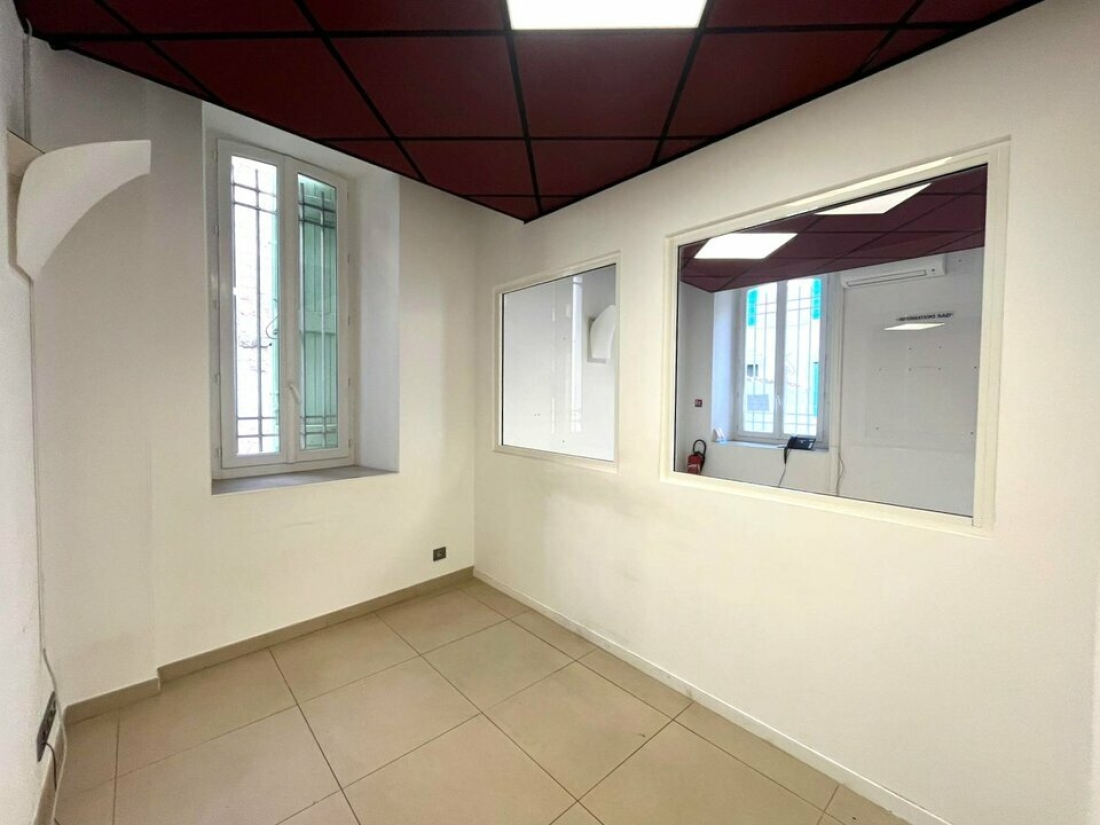 Photo 3 – vente Locaux commerciaux	LE LUC (83340)