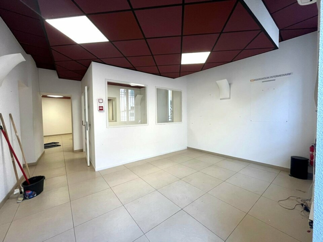 Photo 1 – vente Locaux commerciaux	LE LUC (83340)