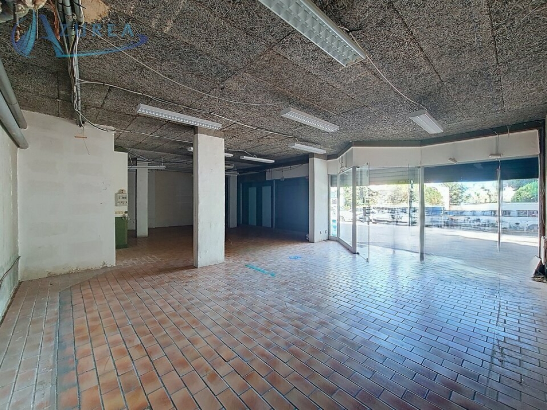Photo 2 – location Locaux commerciaux	SAINT LAURENT DU VAR (06700)