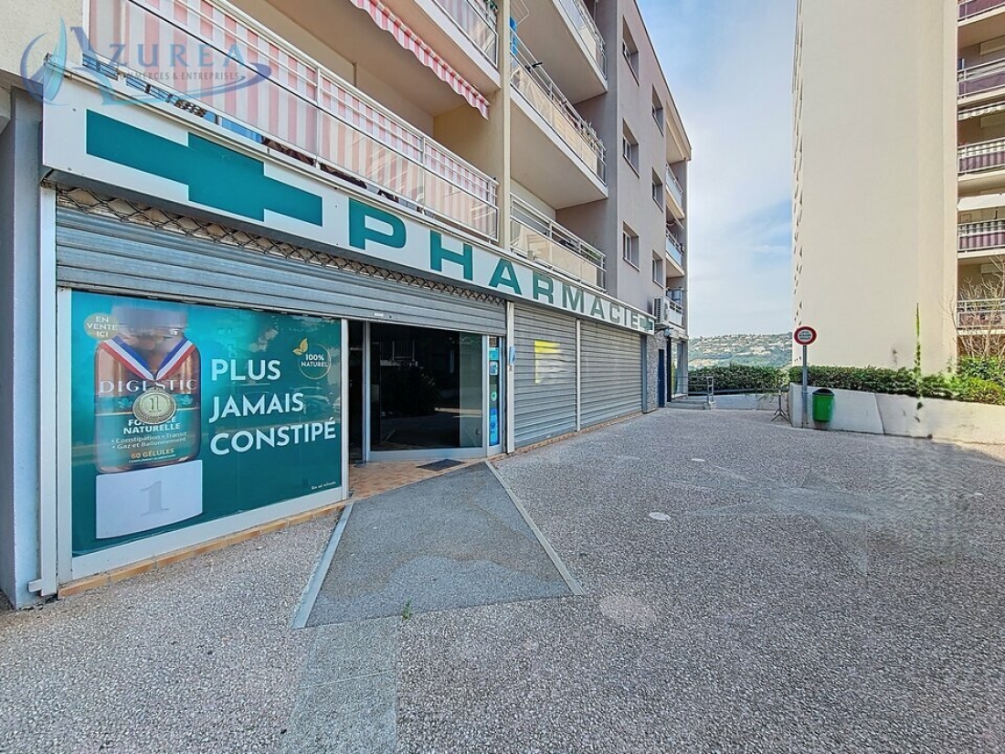 Photo 1 – location Locaux commerciaux	SAINT LAURENT DU VAR (06700)