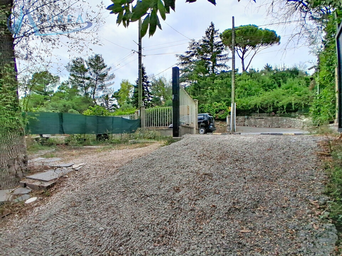 Photo 2 – location Terrains	 (06250)