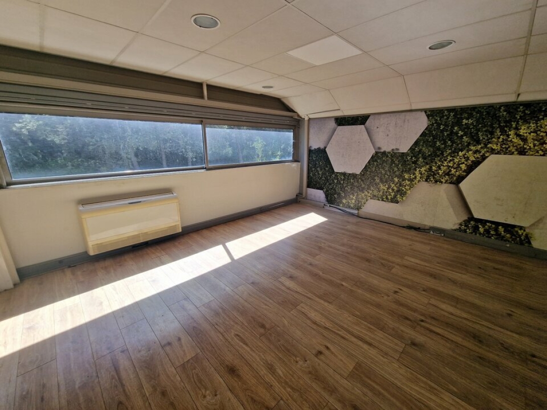 Photo 1 – location bureaux	VALLAURIS (06220)
