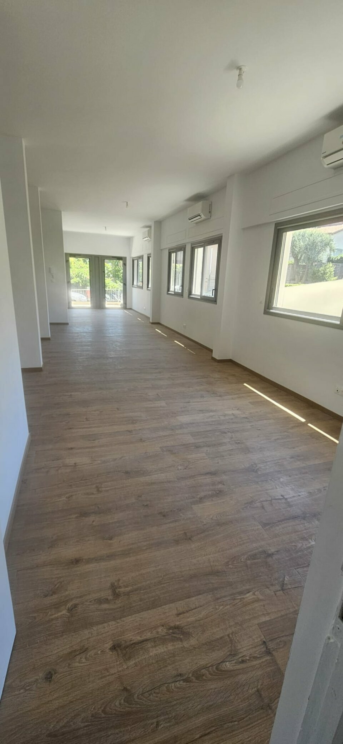 Photo 5 – location Entrepôts / activités	VENCE (06140)