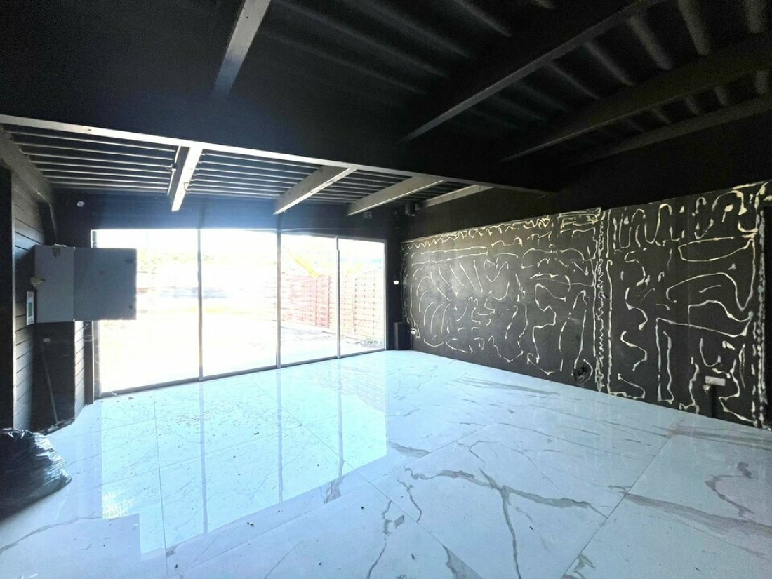 Photo 2 – location Locaux commerciaux	DRAGUIGNAN (83300)